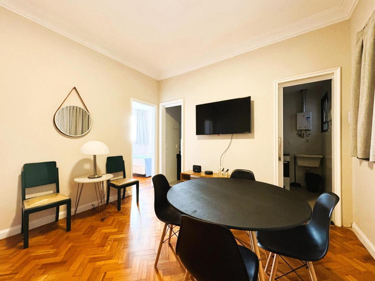 Apartamento com Dois Quartos na Orla de Copacabana - 5