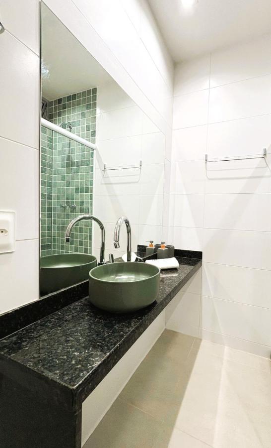 Apartamento com Dois Quartos na Orla de Copacabana - 3