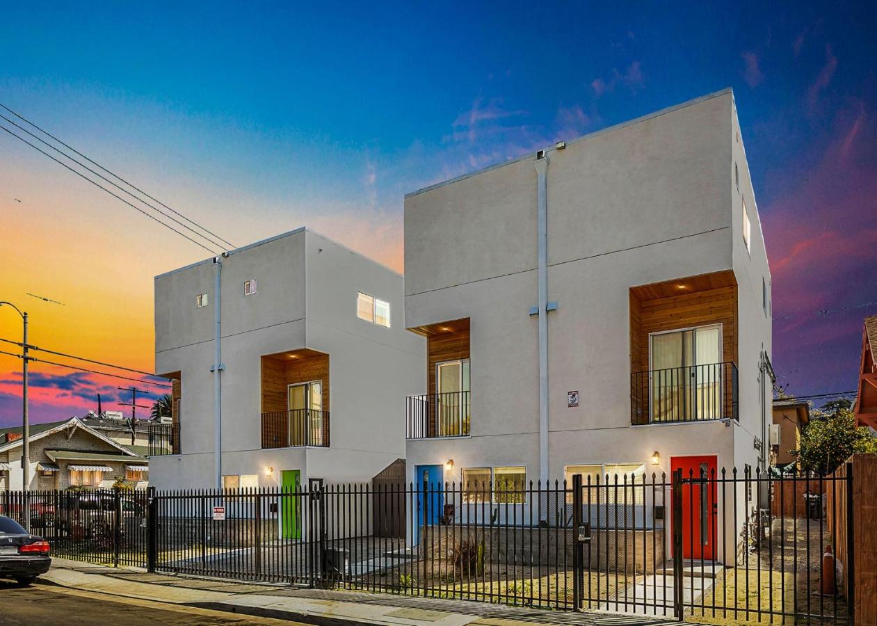 Upscale 4BR Townhouse Sleeps 8 with Fast WiFi