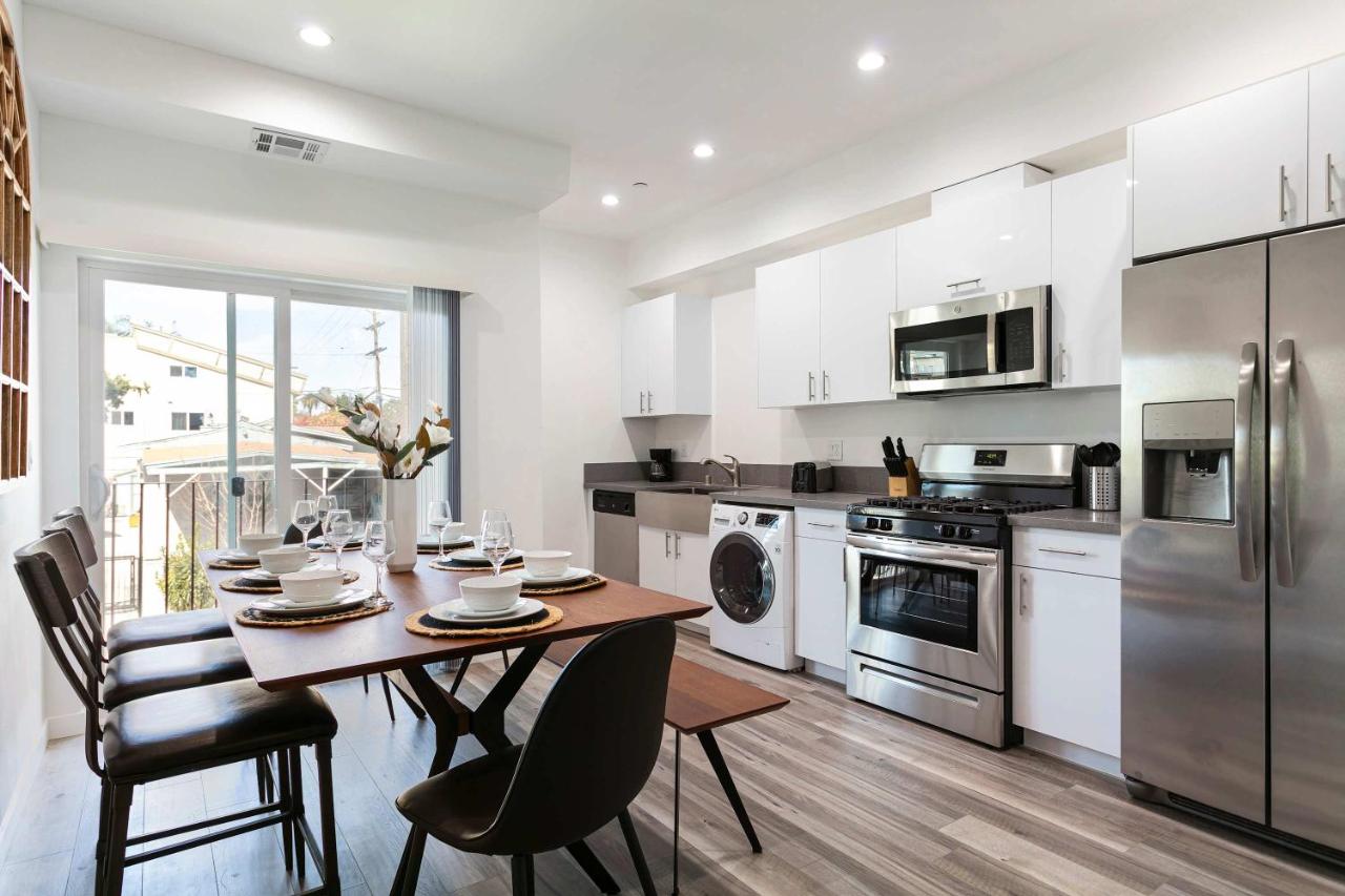 Upscale 4BR Townhouse Sleeps 8 with Fast WiFi - 2