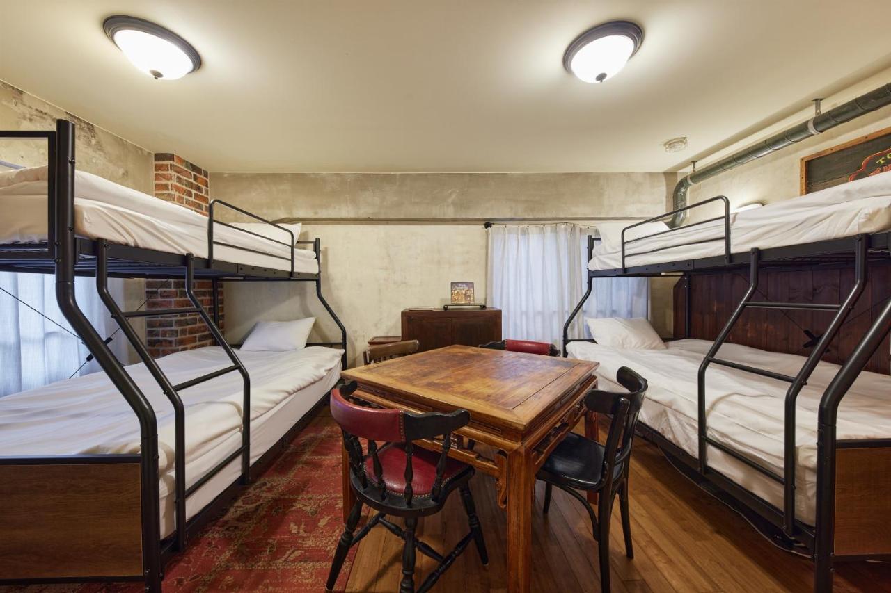 Tombori Shukuhakushitsu 203