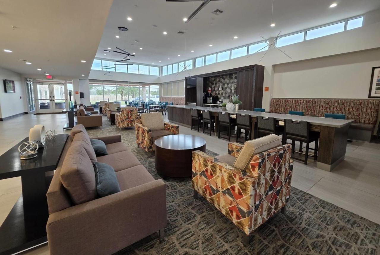 McKinzie Hotel & Suites — photo 4