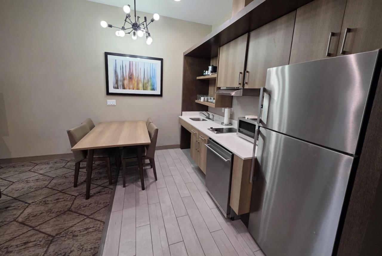 McKinzie Hotel & Suites — photo 12