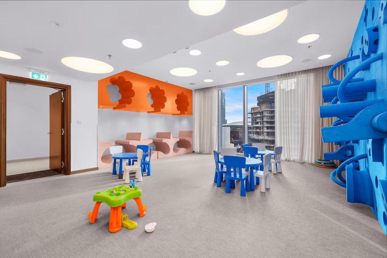 Vogue Vacation Homes, Downtown Forte near Dubai Mall and Burj Khalifa, Two-Bedroom Apartment with Balcony and City View, full access to all amenities - 5