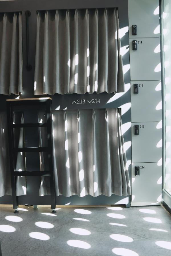 L YOUNG Inn Capsule Hotel Myeongdong - 4