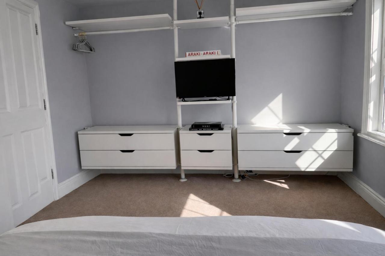 Central London Charming Camden Split Level Home - 5