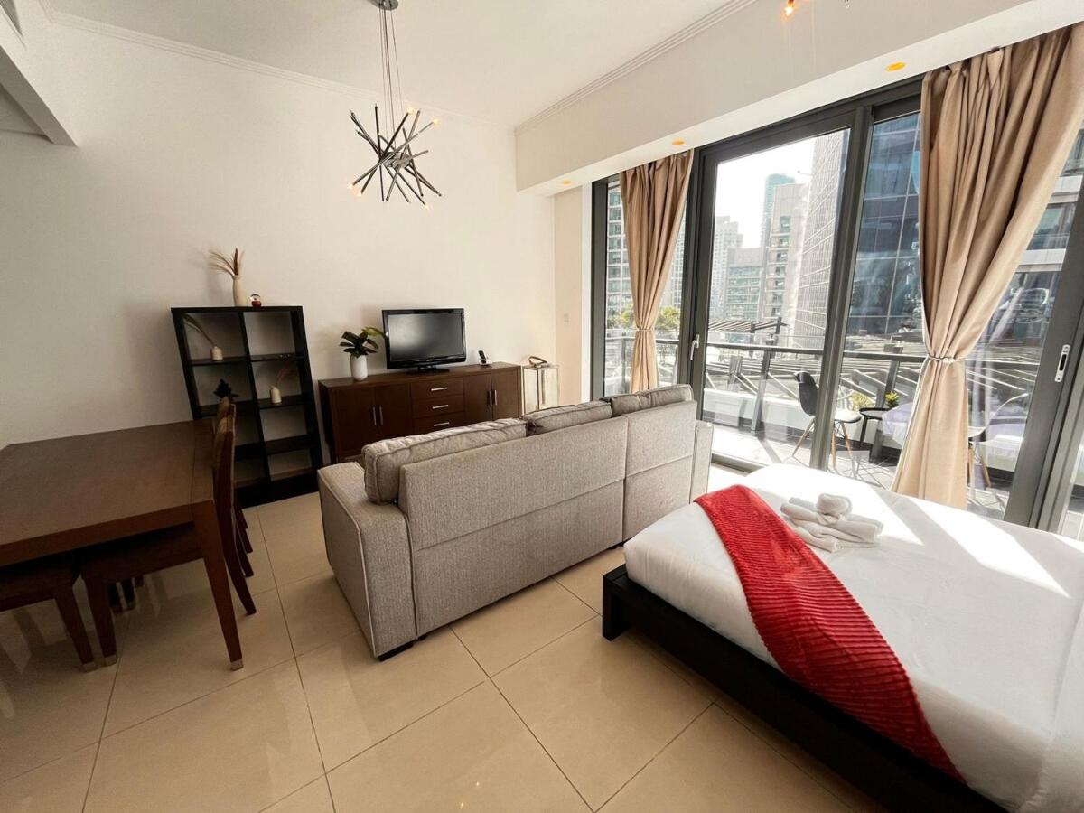 Elegant Studio, Marina access, Queen & Sofabed - 2