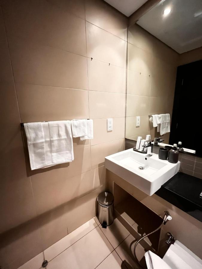 Elegant Studio, Marina access, Queen & Sofabed - 3