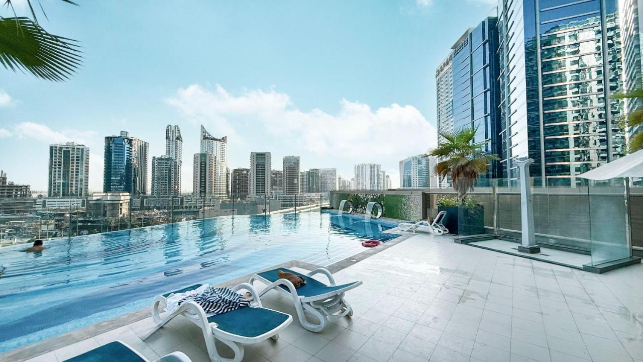 Amazing 2BR Downtown -Pool-Gym- 5 min Dubai Mall - 4