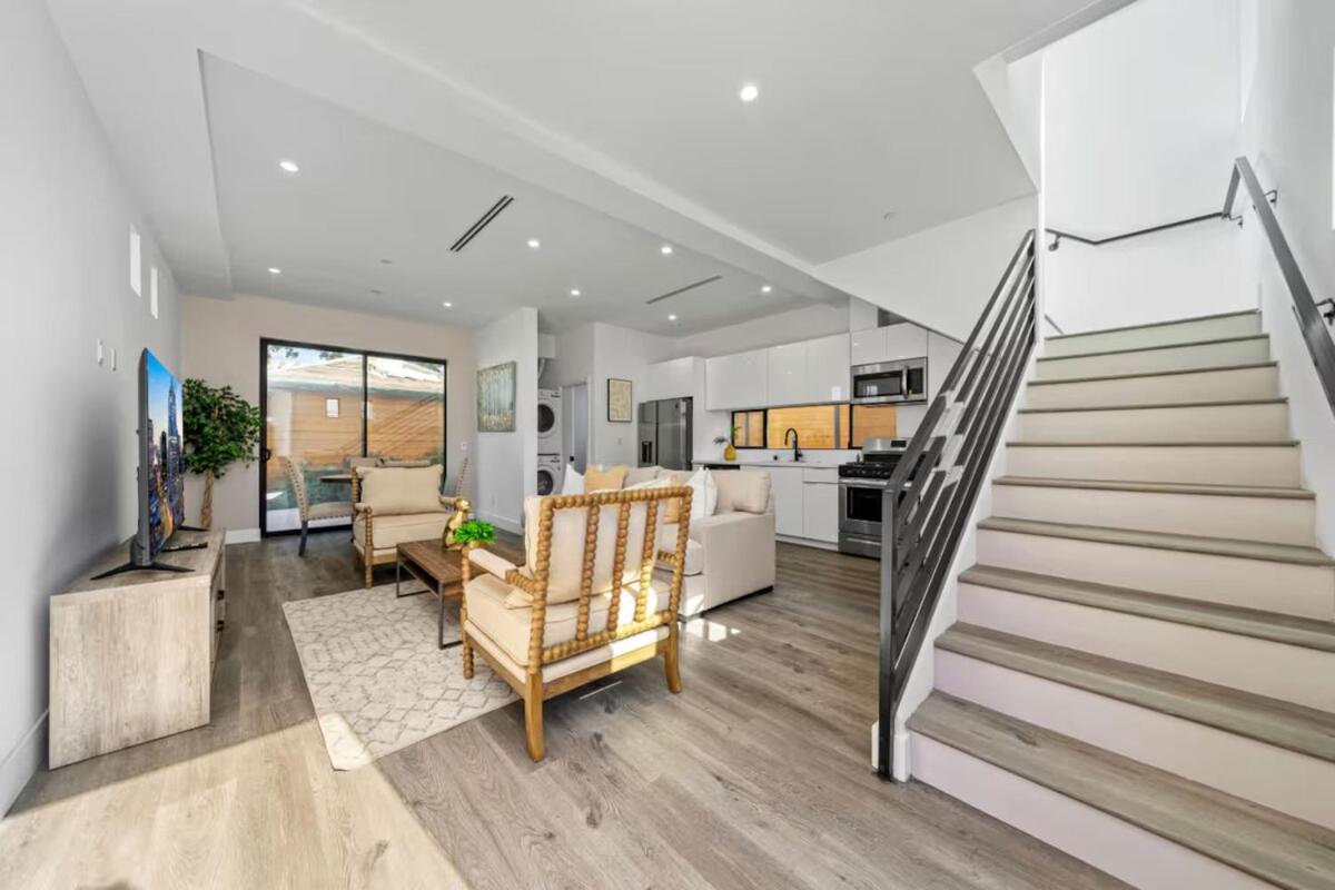 2BR 2BA Villa in Melrose with Free Parking