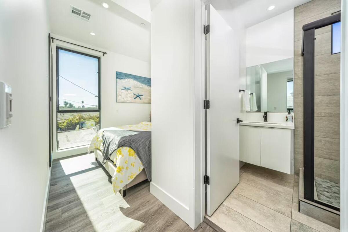 2BR 2BA Villa in Melrose with Free Parking - 3