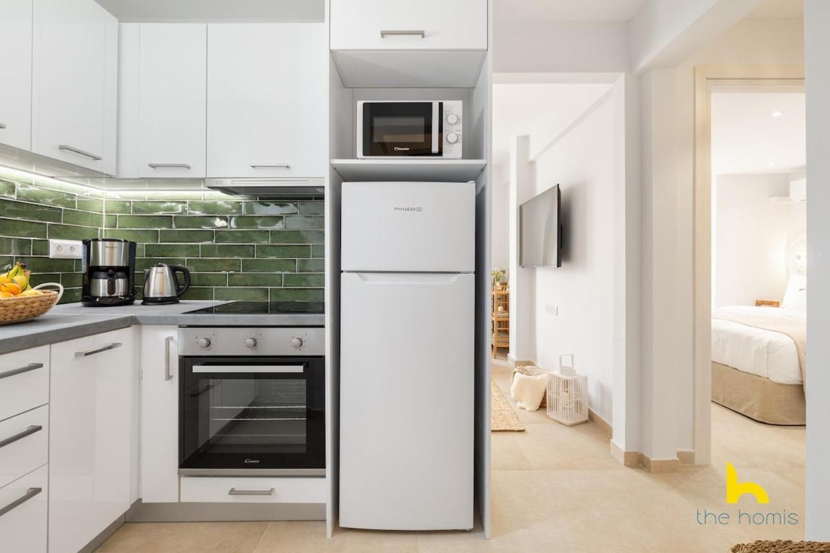 Rooftop Hideaway w Large Private Patio near Metro - 4