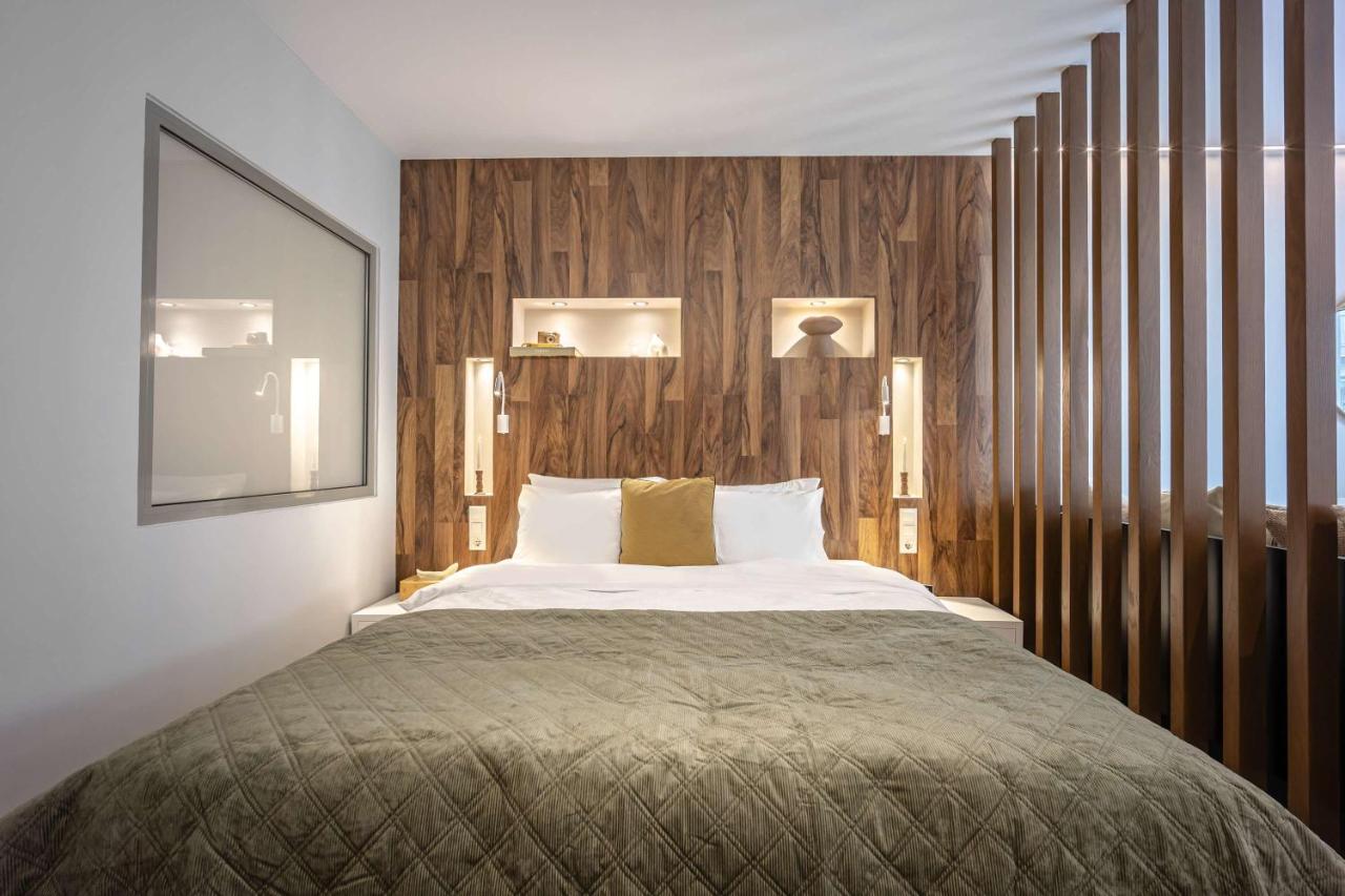 Bright & Modern Studio in Central Psyri King Bed - 3