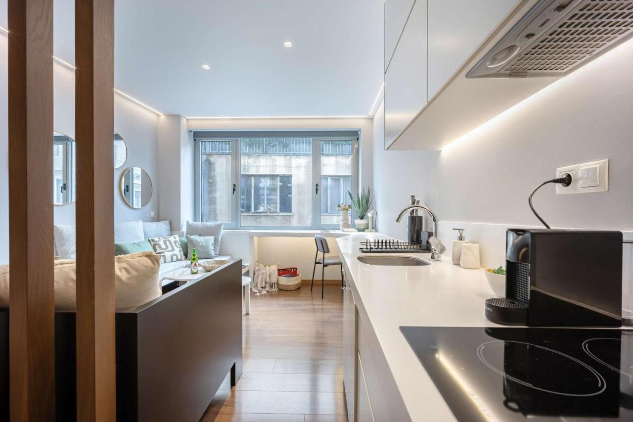 Bright & Modern Studio in Central Psyri King Bed - 5