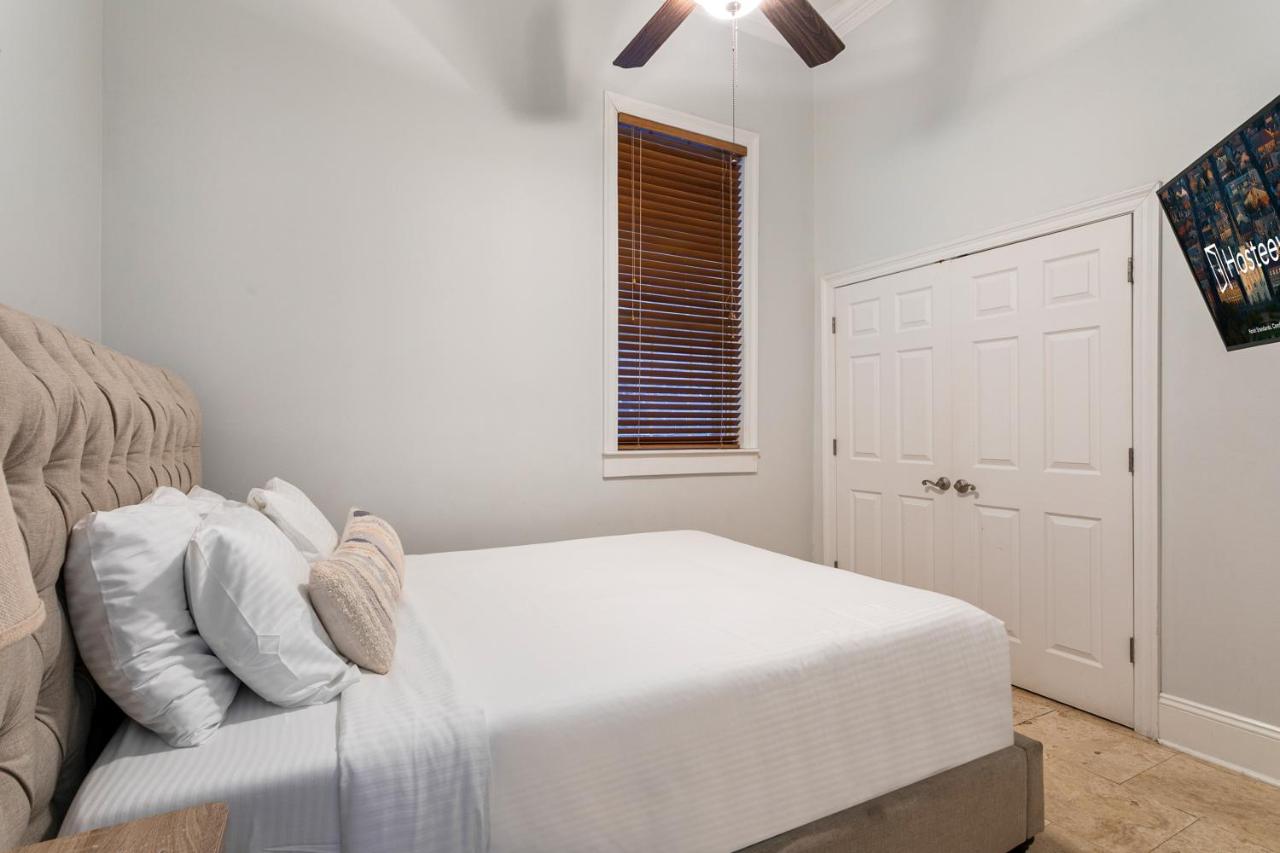 Hosteeva Newly Renovated Condos Near French Quarter — photo 16