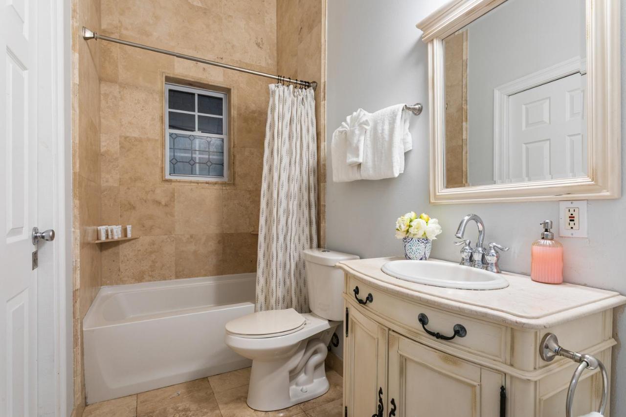 Hosteeva Newly Renovated Condos Near French Quarter — photo 13