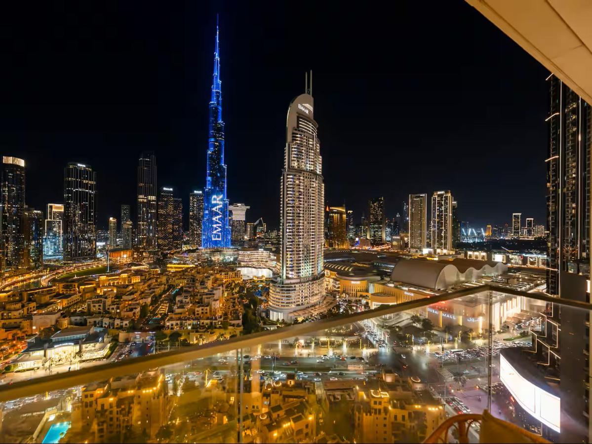 Vogue Vacation Homes, Downtown Burj Royale near Dubai Mall and Burj Khalifa ,Two Bedroom Apartment with large Balcony and Access to all Amenities