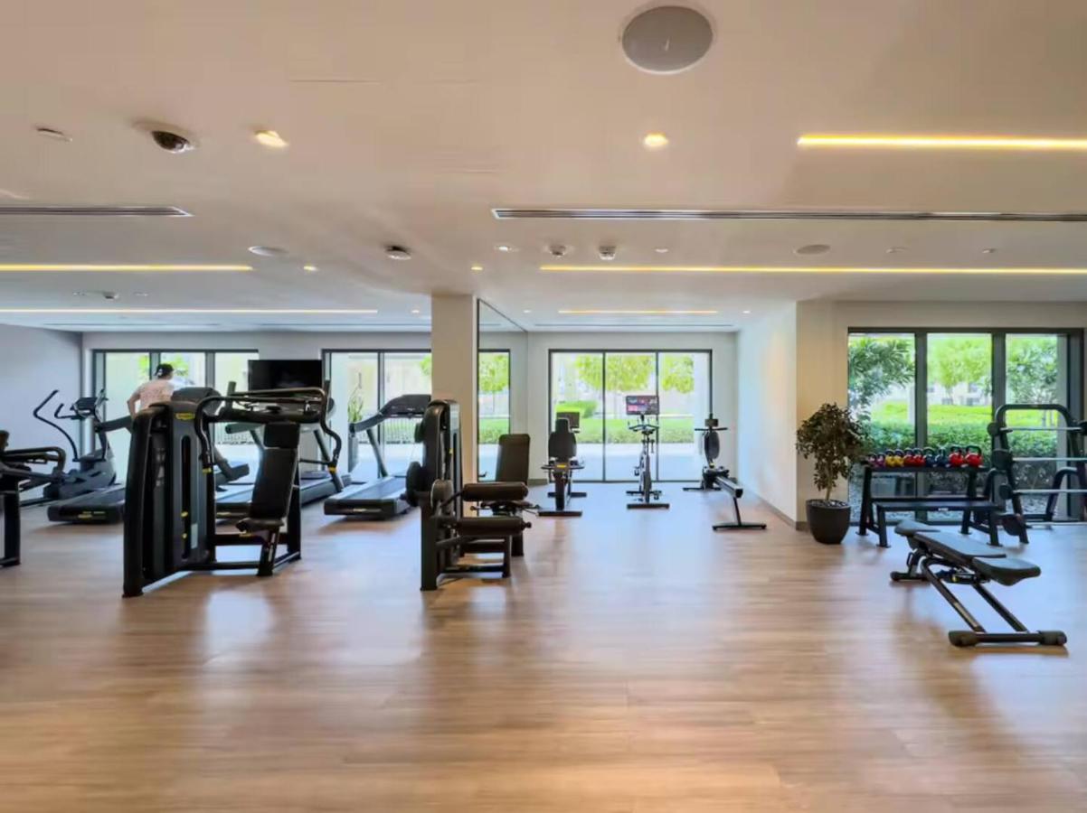 Vogue Vacation Homes, Downtown Burj Royale near Dubai Mall and Burj Khalifa ,Two Bedroom Apartment with large Balcony and Access to all Amenities - 4