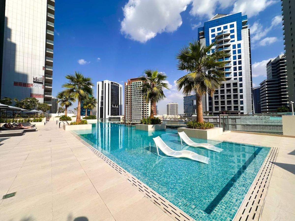 Luxury 2BR in Downtown with floor to ceiling Burj view - 4