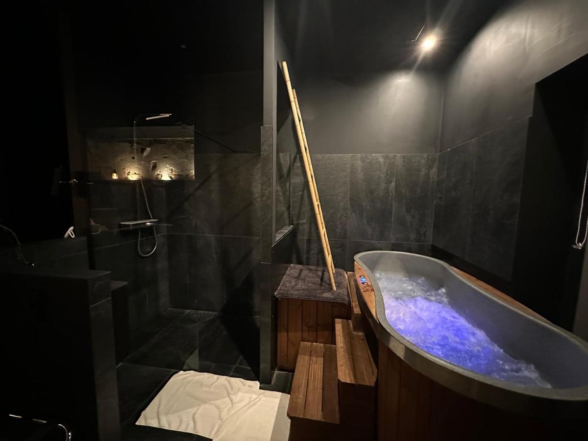 Love room - Cinéma et Jacuzzi Shelby