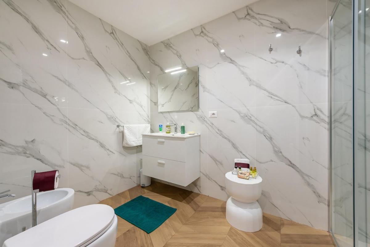 Vatican's Lion Suite - 3