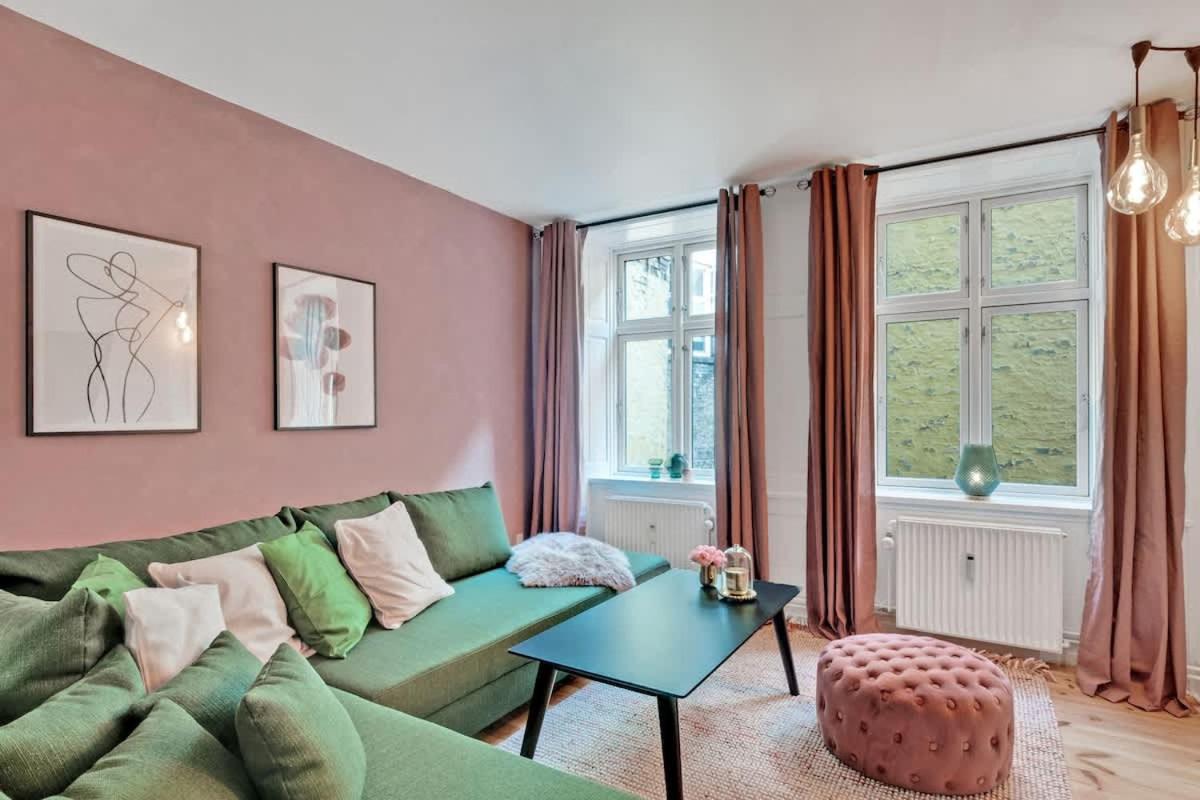 Walk to Tivoli - Vaernedamsvej Cafes - Hidden Gem - 2