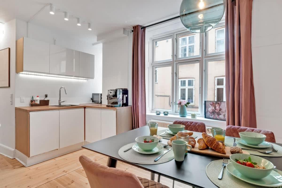 Walk to Tivoli - Vaernedamsvej Cafes - Hidden Gem - 5