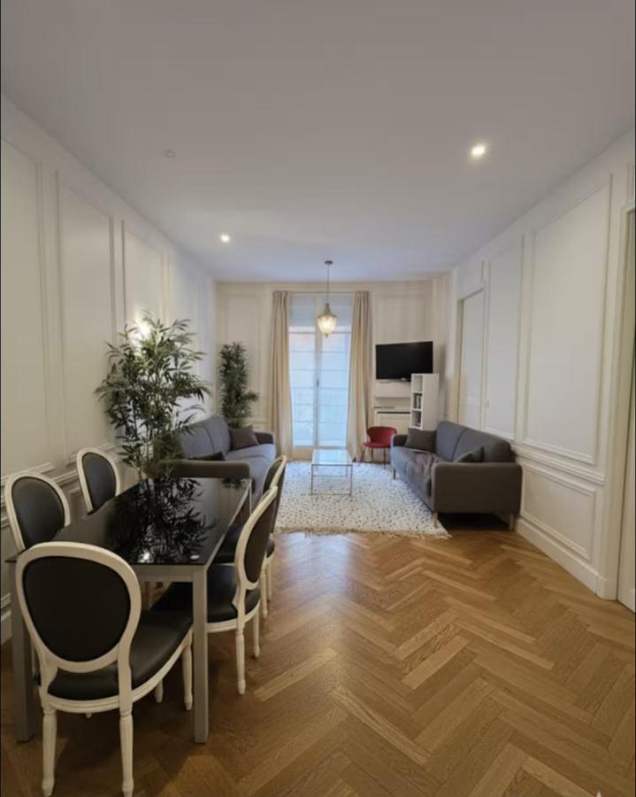 Standing Apartment - Champs Élysée
