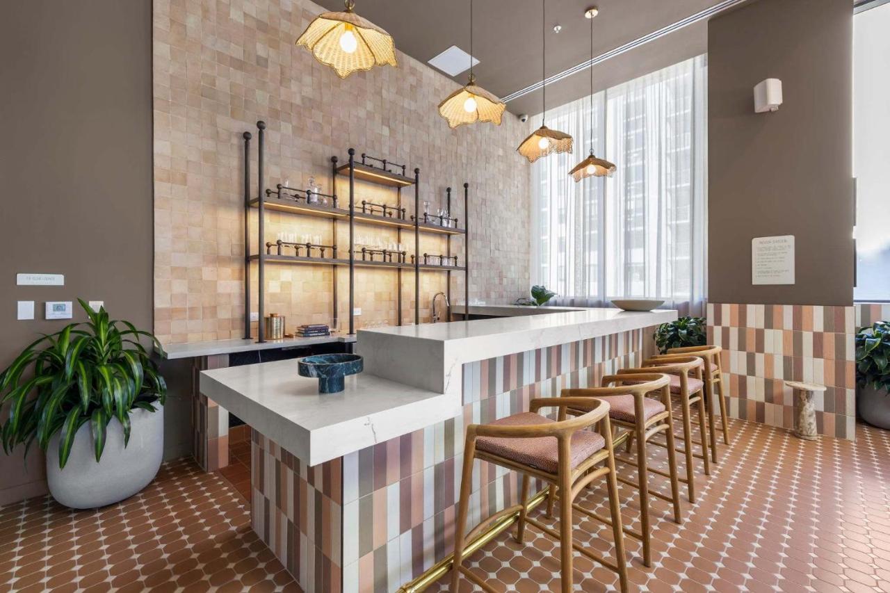 Central Downtown Condo with Pool & Gym - 5