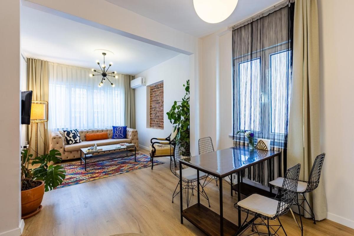 2BR Historical apartment 5 min to Taksim Sq - 4