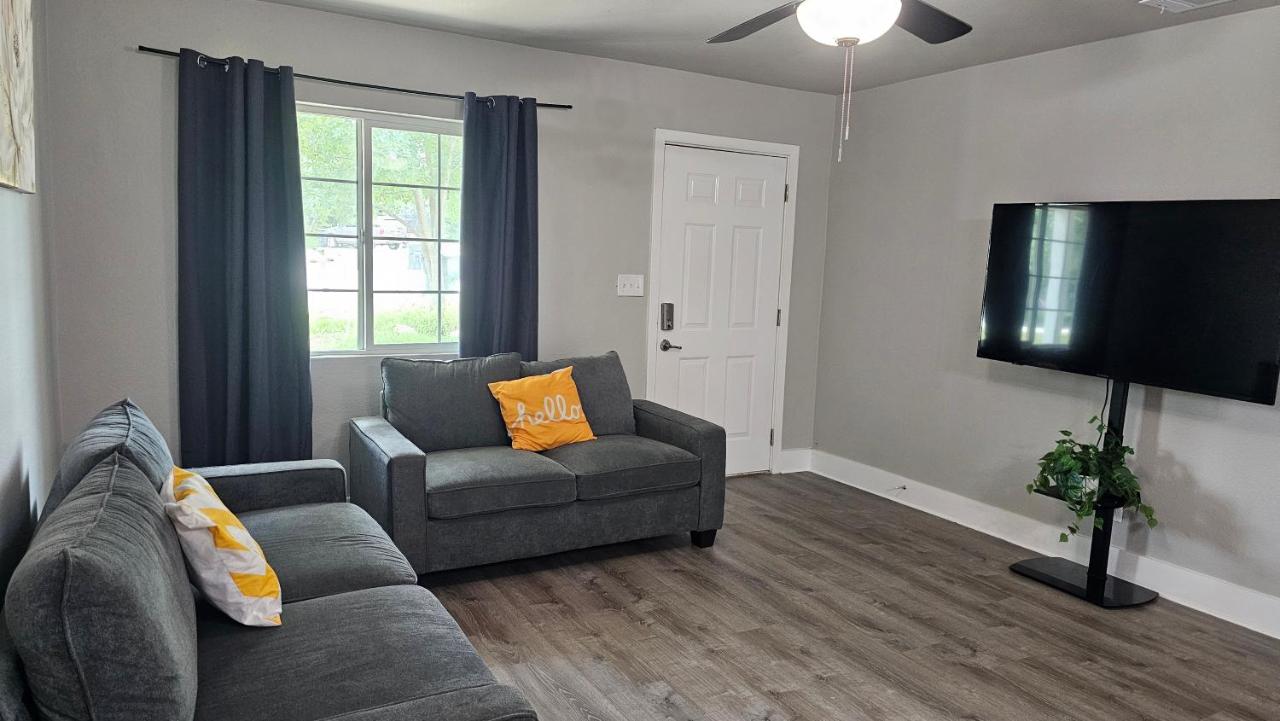 Charming 4br Bundle Near Downtown & Airport - 5