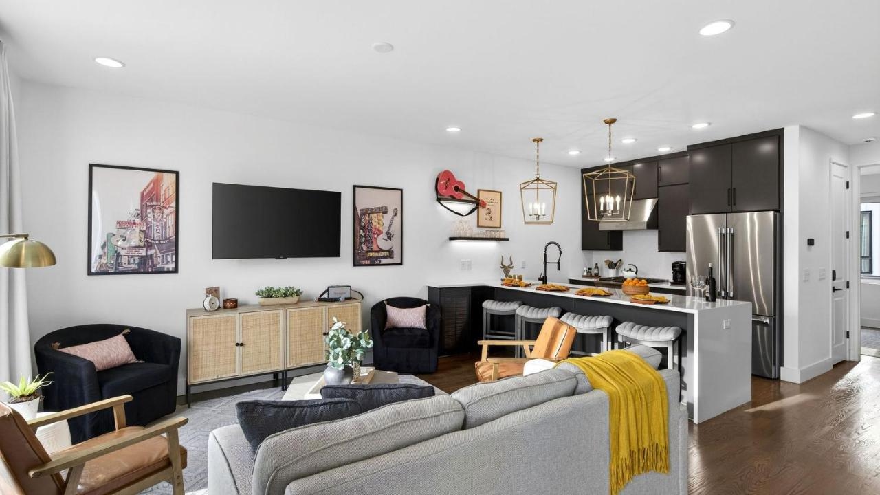 Dixieland Delight by AvantStay Rooftop Hot Tub Games Views Near Broadway - 2