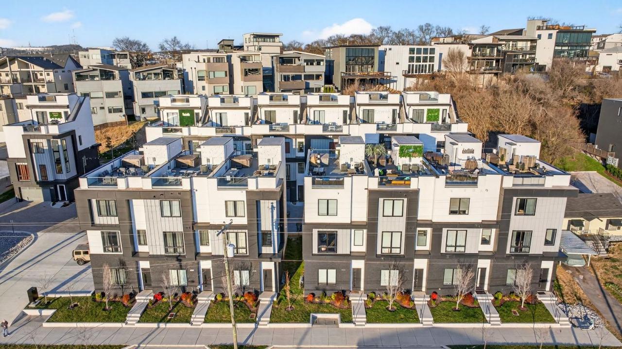 Dixieland Delight by AvantStay Rooftop Hot Tub Games Views Near Broadway - 4