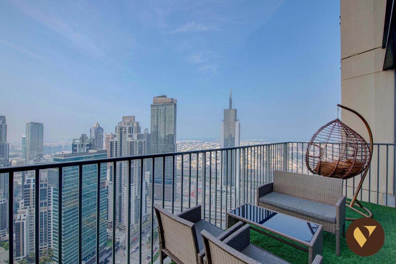 Vogue Vacation Homes, Downtown Boulevard Heights near Dubai Mall and Burj Khalifa, Two Bedroom Apartment with balcony and Access to all Amenities