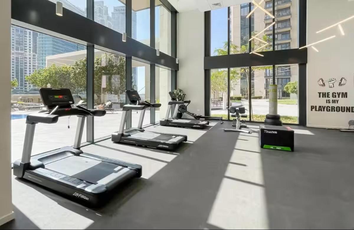 Vogue Vacation Homes, Downtown Boulevard Heights near Dubai Mall and Burj Khalifa, Two Bedroom Apartment with balcony and Access to all Amenities - 4