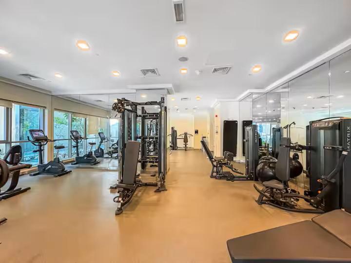 Vogue Vacation Homes, Downtown Boulevard Central near Burj Khalifa and Dubai Mall, Two Bedroom Apartment with Balcony and Burj Khalifa View, Access to all Amenities - 4