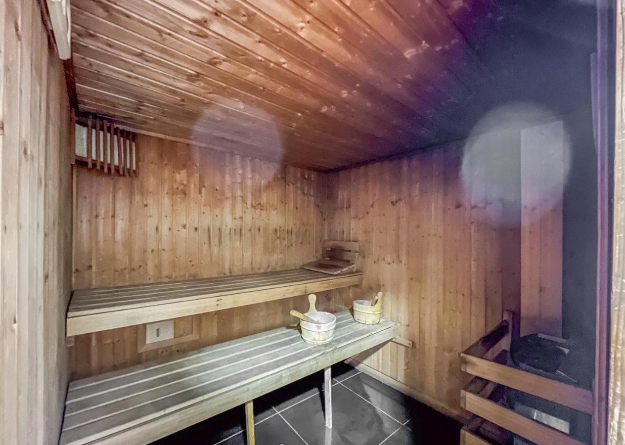 Luxury 3 BR w Private Jacuzzi in Marina DEC 2203 - 3