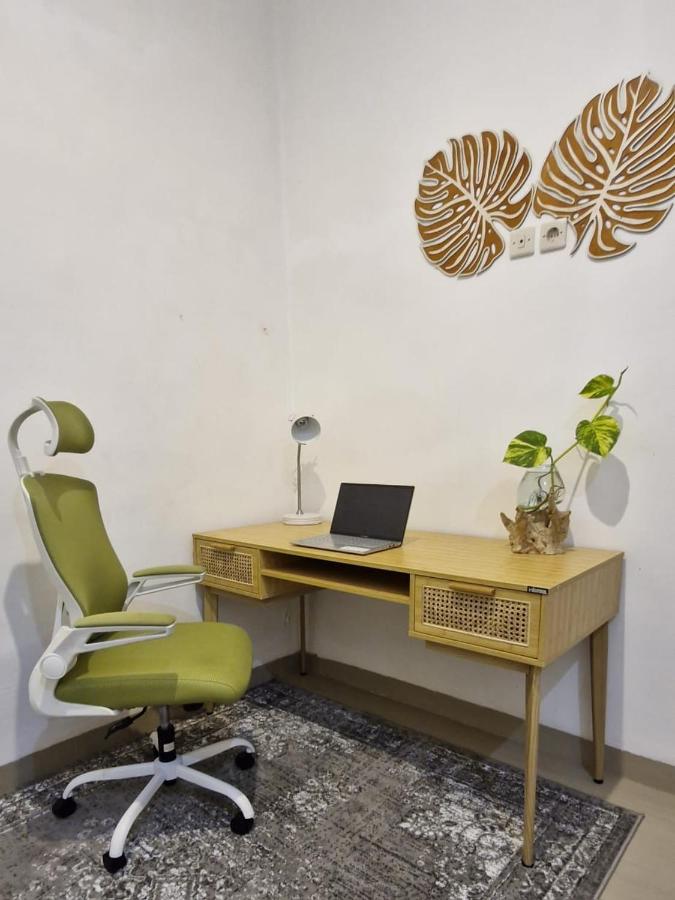 Cozy 1Bedroom House with Kitchen Work Space