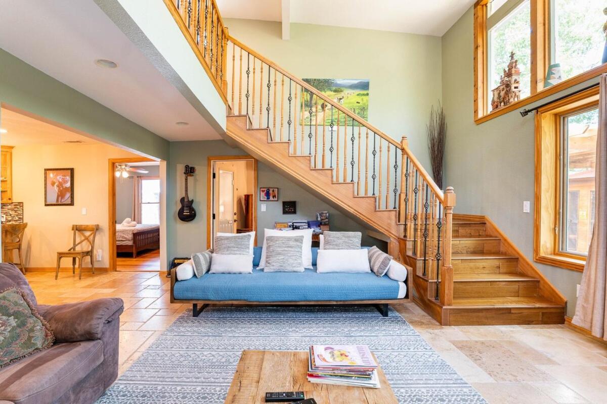 SOCO, Big 5BR, SwimSpa-seats 10, Sauna, 7 Beds