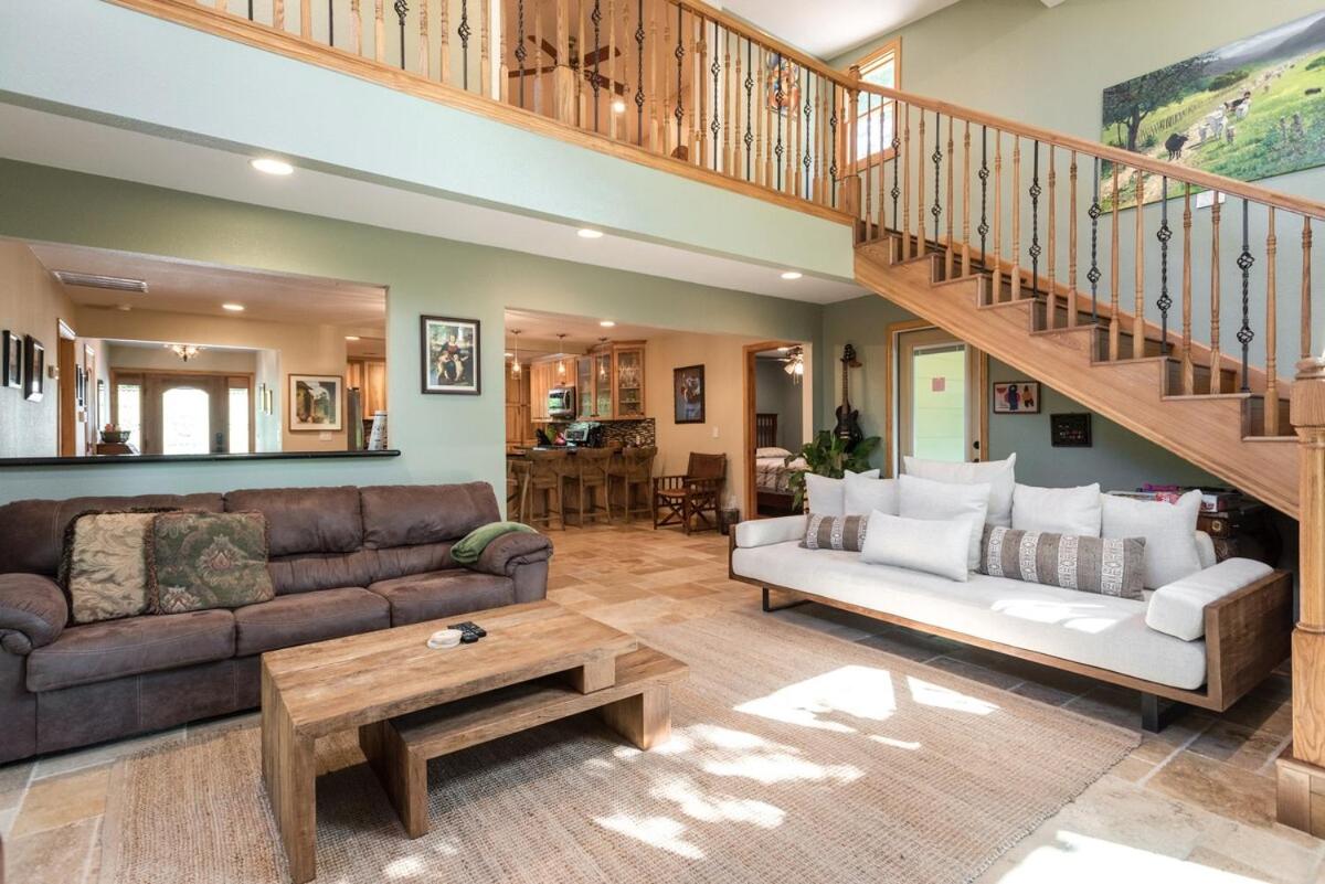 SOCO, Big 5BR, SwimSpa-seats 10, Sauna, 7 Beds - 2