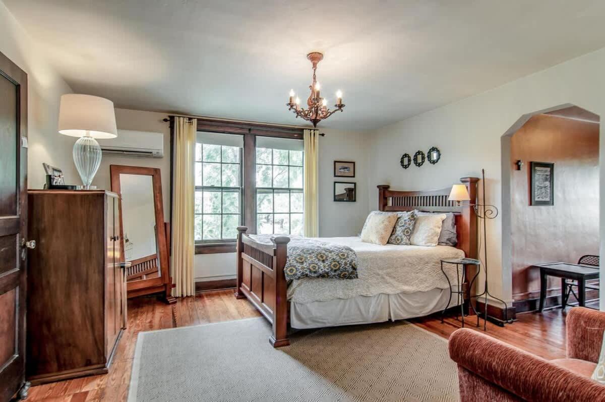 The Honey Bee Suite by Stay Local Nashville - 2