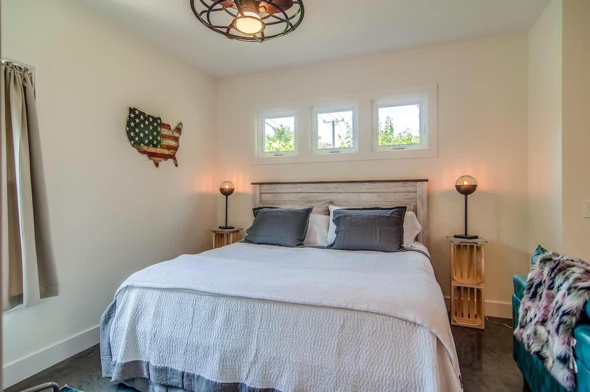 Rustic Studio Walkable to Music Row! by Stay Local Nashville - 3
