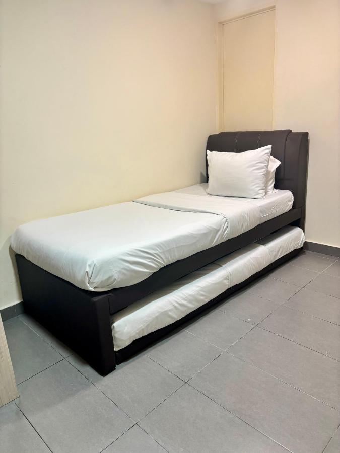 Single or Twin No Window Room With Sharing Bathroom and Toilet in Sandpiper Hotel - 2