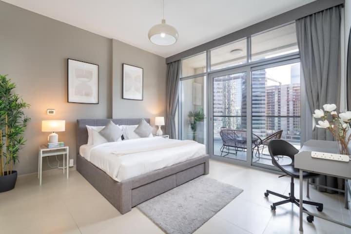 Vogue Vacation Homes, Downtown Bellevue Towers near Burj Khalifa and Dubai Mall, One bedroom Apartment with Balcony and City view, Access to all Amenities - 4