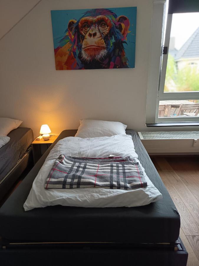 IN VILLA 60 qm APARTMENT max 4 per, 24 std Check-in,free parking, WIFI , TV,