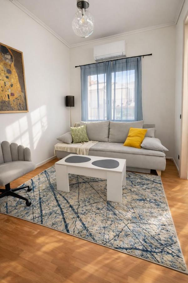 Minimal Urban Apartment near Kolonaki - 4