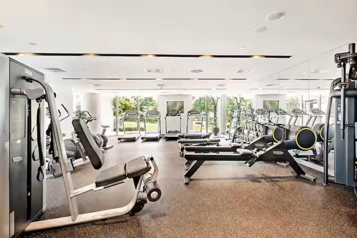 Vogue Vacation Homes, Downtown Boulevard Point near Burj Khalifa and Dubai Mall, One Bedroom Apartment with Burj Khalifa view from the Balcony and Access to all Amenities - 5