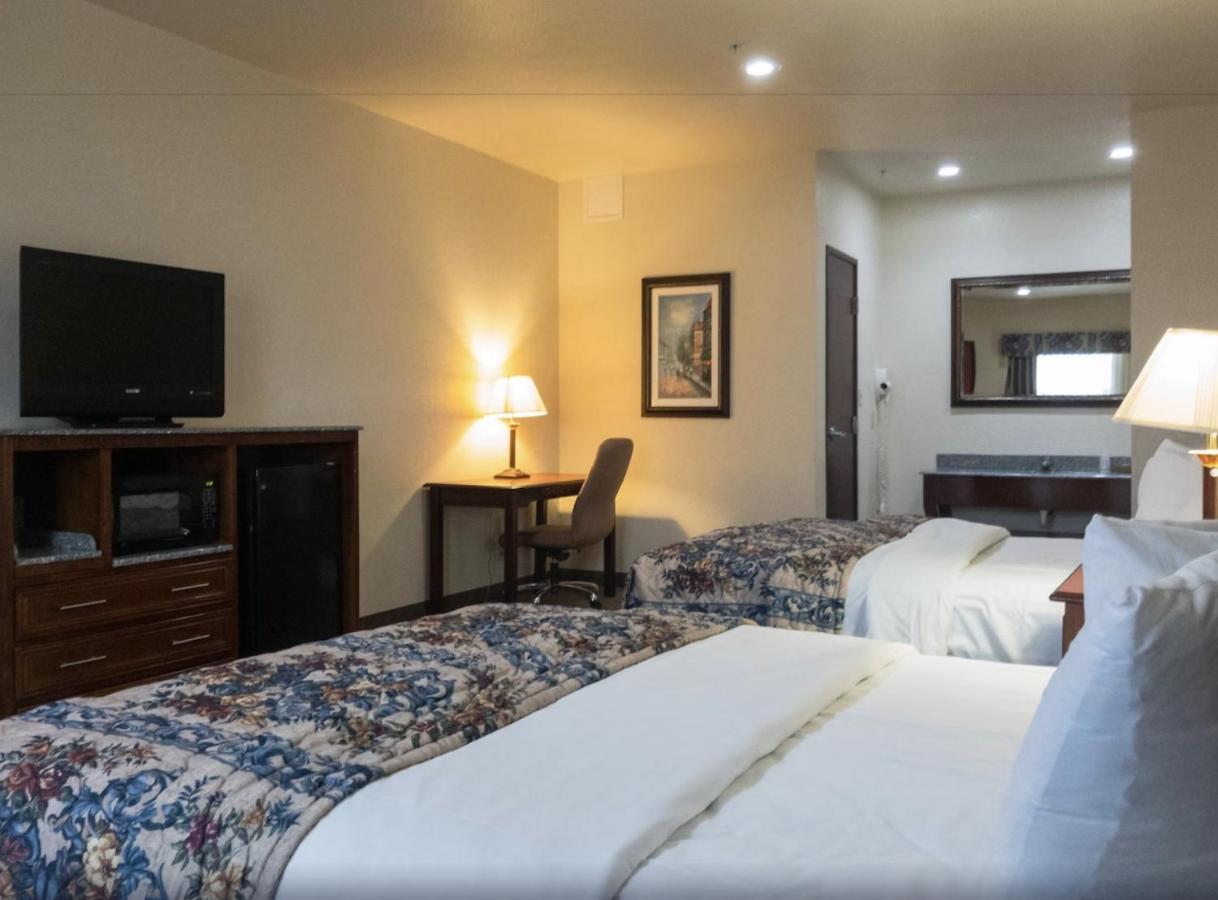 HiWay Inn Express Hotel & Suites — photo 2