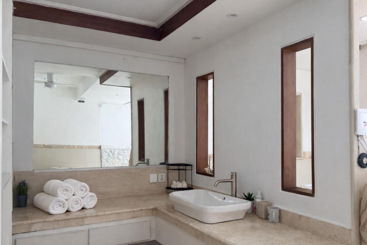 Acqua Villa Seminyak - 2