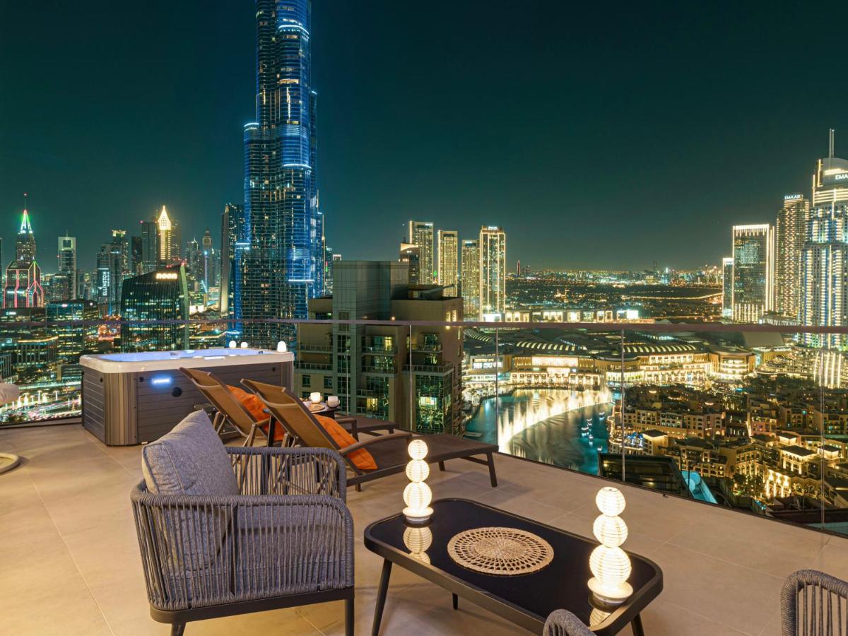 Luxury Downtown 2 Bedroom Apartment with amazing Burj and Fountain Views and Private Jacuzzi on a large Terrace - 2